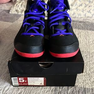 Boy Jordan Melo 1.5,size 5y, used twice in perfect condition no damages,
